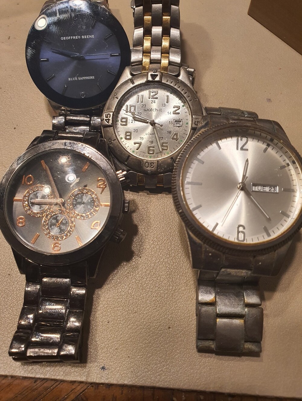 10/$20 Lot Of 4 Working Men's Watches For Parts Or Repair